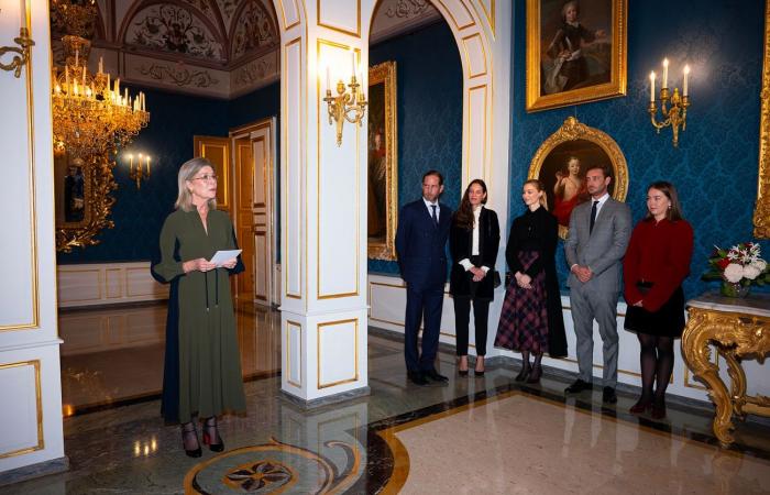 La princesa Carolina destaca a su hija Charlotte Casiraghi en el Salón Azul