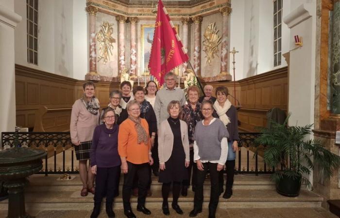 Como las de los fieles, las cabezas de los cecilianos de Pommerats se vuelven blancas