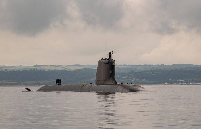 La Armada francesa toma posesión del submarino de ataque nuclear Tourville, que tendrá su base en Toulon