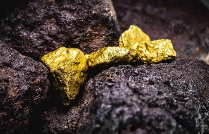 Informe revela escala de explotación de mineros artesanales de oro para financiar la guerra, el terrorismo y el crimen organizado