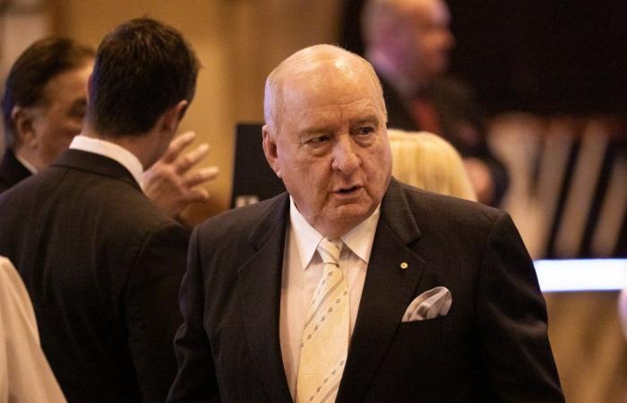 Alan Jones acusado de abuso sexual