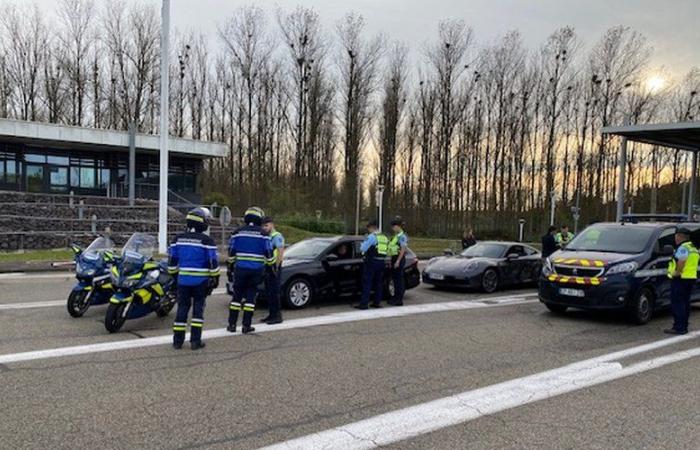 A exceso de velocidad a 200 km/h mientras conducía un accidente, el conductor regresó a pie a su casa sin licencia