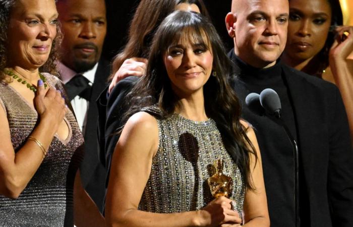 Rashida Jones honró a su padre Quincy Jones en los premios Governors Awards y es difícil no ahogarse