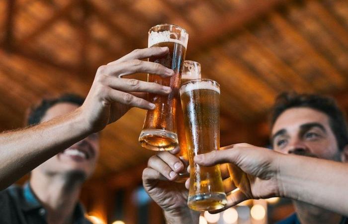 Bebedores de cerveza: estos 4 malos hábitos diarios