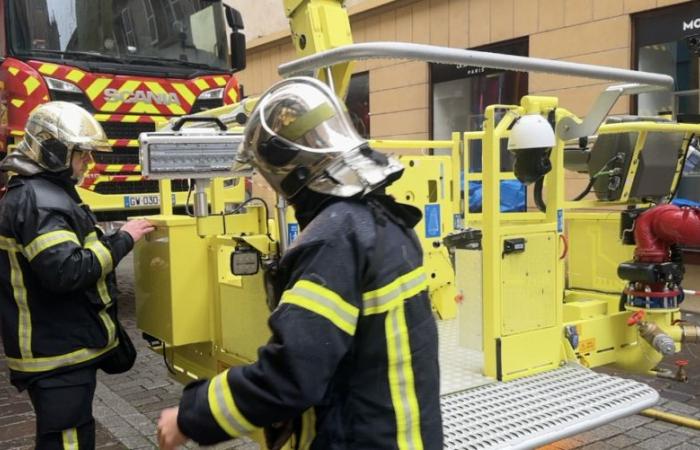 Incendio bajo control, autorización, información actualizada sobre el incendio en un edificio del centro de Metz