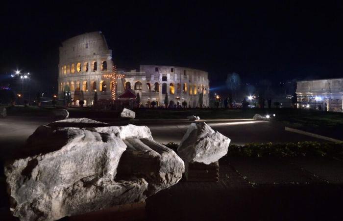 “Roma no es Disneylandia”: Airbnb ofrece jugar a gladiadores en el Coliseo y genera polémica