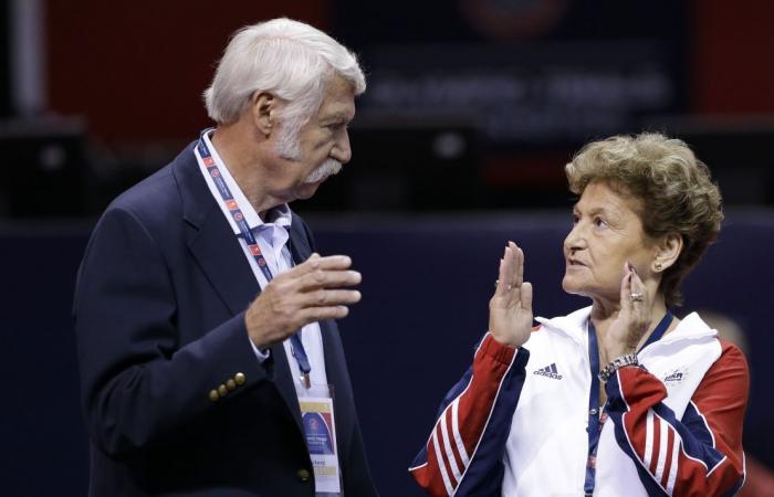 Bela Karolyi, la entrenadora polarizadora que ayudó a lanzar a las gimnastas al estrellato olímpico, muere a los 82 años