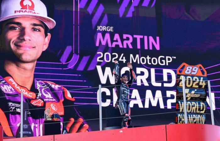 El gran (caro) balón de Martin en el podio de Montmélo MotoGP