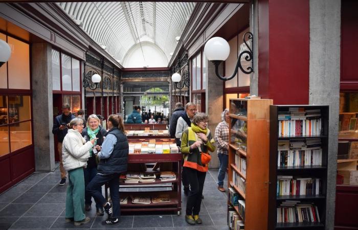 La Galería Bortier reabre con un polémico cóctel que combina libreros de segunda mano y restaurantes: “Los libros viejos no combinan bien con el olor a fritura”