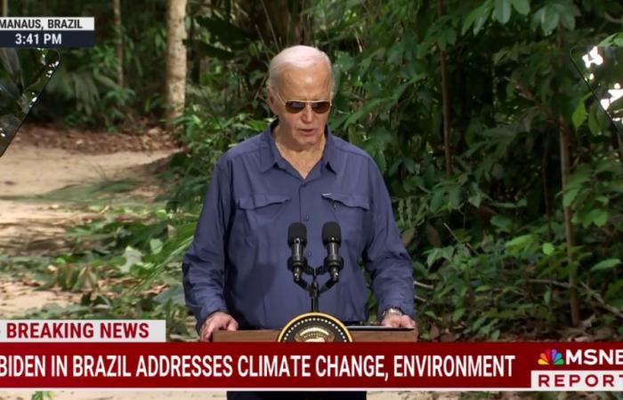 No son sólo sus palabras las que provocan una reacción en esta escena en medio de la selva.