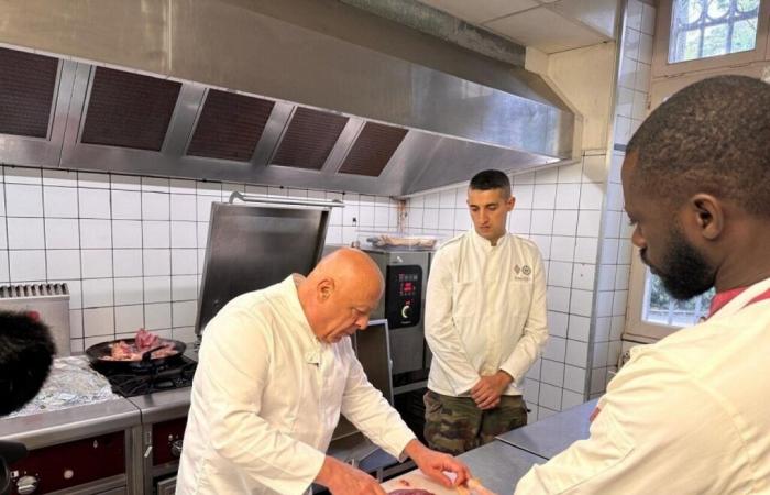 Por qué este famoso chef estrella acudió a los fogones del regimiento de Castelnaudary