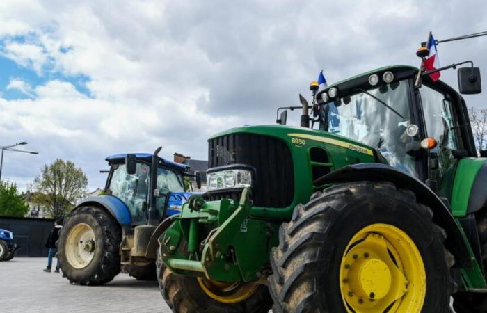 Los agricultores organizan una hoguera de ira este lunes por la noche.