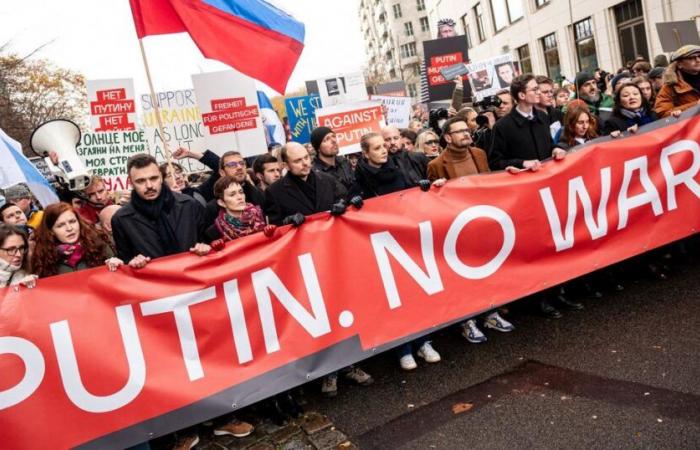 En Berlín, la oposición rusa en el exilio organiza su primera gran manifestación en el extranjero