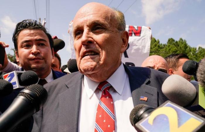 Los abogados de Giuliani buscan retirarse del caso de sentencia por difamación