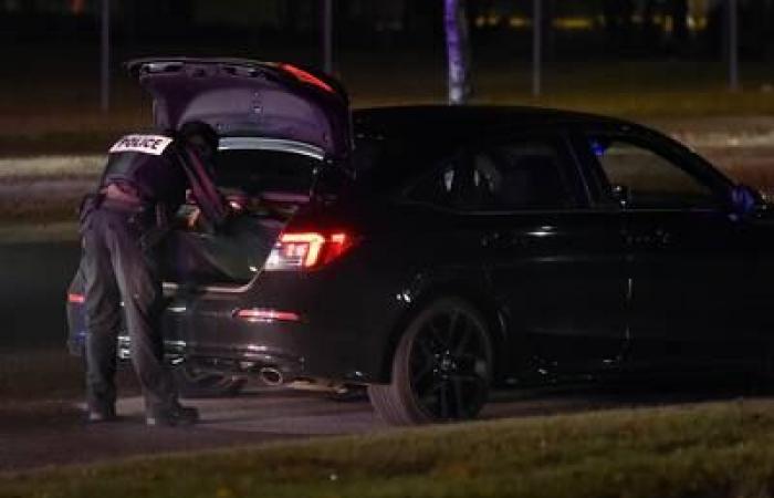 [EN IMAGES] Montreal: un automovilista se detuvo gracias a una estera de clavos en la autopista 40