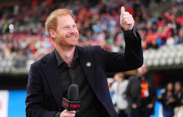 La aparición sorpresa del Príncipe Harry en Canadá durante un partido de la Copa Grey