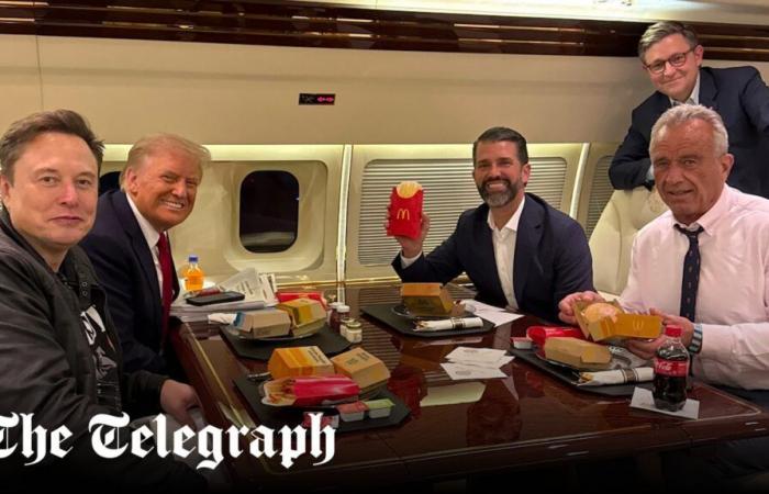 Trump le da a RFK Jr McDonald’s ‘veneno’ para comer en avión privado a UFC