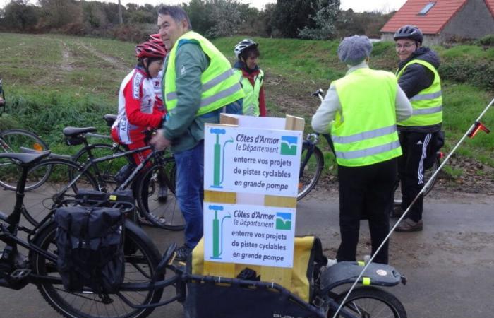 en Côtes-d’Armor, 280 ciclistas se movilizaron contra el Departamento