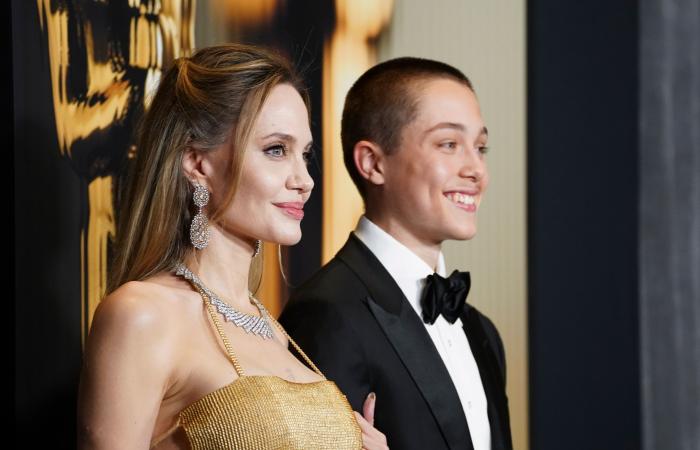 Knox, el hijo de Angelina Jolie, luce guapo y hace una rara aparición en los Governors Awards como su +1: Fotos | hollywood