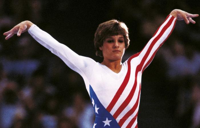 Bela Karolyi, la entrenadora polarizadora que ayudó a lanzar a las gimnastas al estrellato olímpico, muere a los 82 años