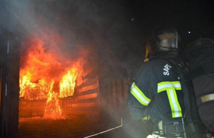 El tejado de una casa se incendia en Coudres: los cuatro ocupantes fueron reubicados