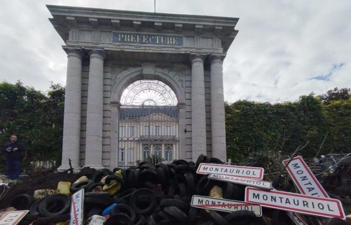 Ira de los agricultores: los residuos arrojados frente a la prefectura de Agen en completa calma