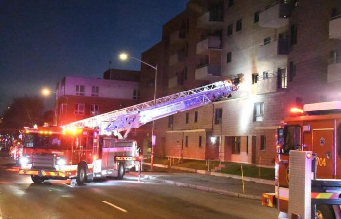 Incendio provocado en Quebec: llamas en un edificio en Saint-Sauveur