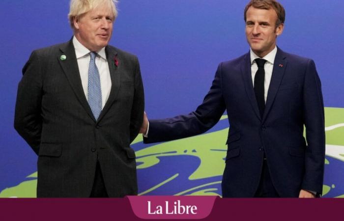 “Todos perdieron la cabeza en París”: Boris Johnson se burla de Emmanuel Macron en sus memorias