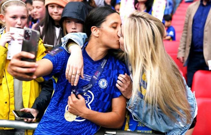 Los dos futbolistas Sam Kerr y Kristie Mewis anuncian que esperan un hijo juntos