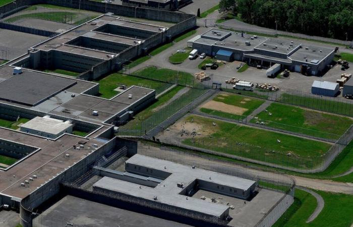 Búsqueda de un arma de fuego: confinamiento en el centro de detención de Quebec