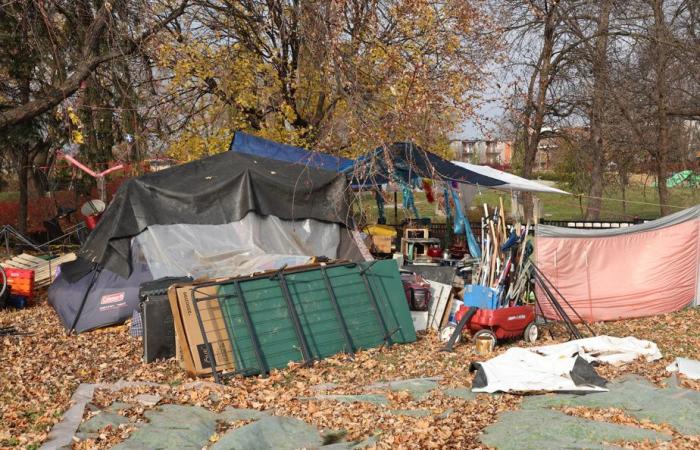 Itinerancia | Indulto para el campamento de la calle Notre-Dame