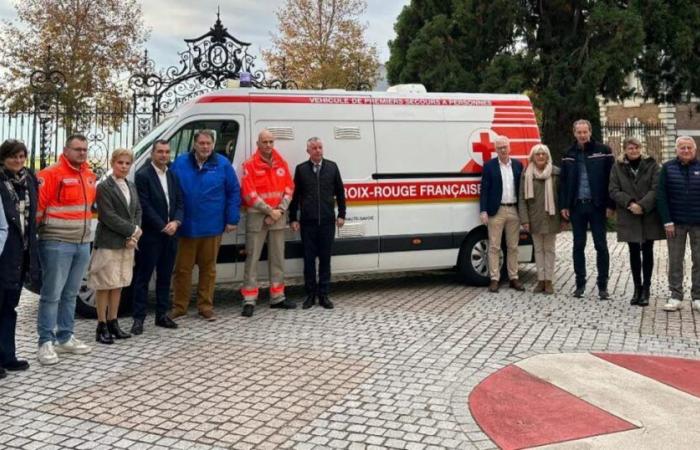 Alta Saboya. Un camión especializado para misiones de Cruz Roja