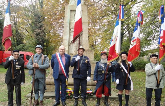 Dos Poilus reales y falsos estuvieron presentes para celebrar el Armisticio en Eure