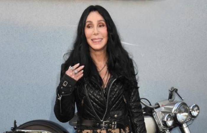 Cher contempló el suicidio durante la boda de Sonny Bono