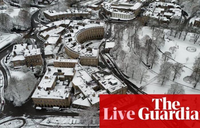 El tiempo en el Reino Unido en directo: cancelaciones de trenes y retrasos en las carreteras debido a que la nieve crea el “primer sabor del invierno” | El clima del Reino Unido