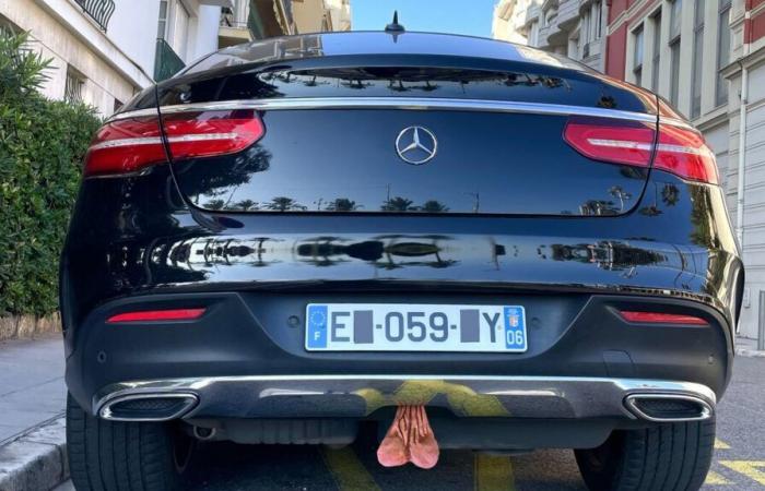 París: testículos de arcilla en la parte trasera de los SUV para denunciar la violencia vial