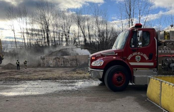 Un camión volquete que transportaba magnesio se incendia en Sainte-Anne-de-la-Pérade