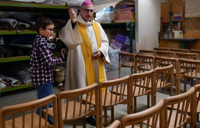 Las sillas de Notre-Dame bendecidas en las Landas antes de llegar a París