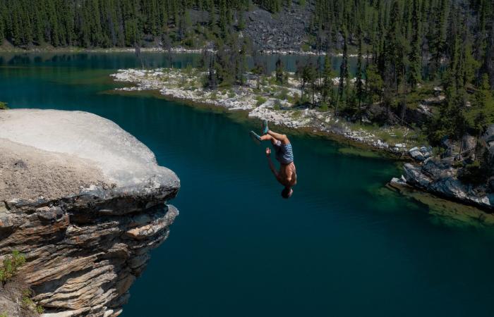 Juró. Invitado editorial: Jérémy Nicollin: del atletismo al salto de acantilados, un viaje de altos vuelos | Jura: toda la información local