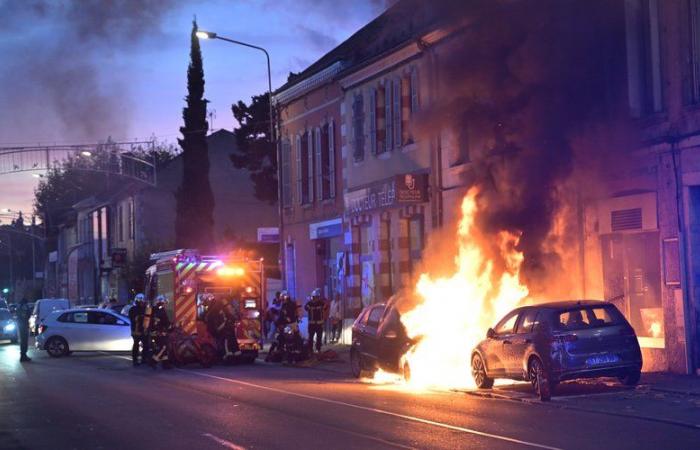 Esta pareja de Gers escapó por poco del incendio de su vehículo en esta transitada calle de Auch