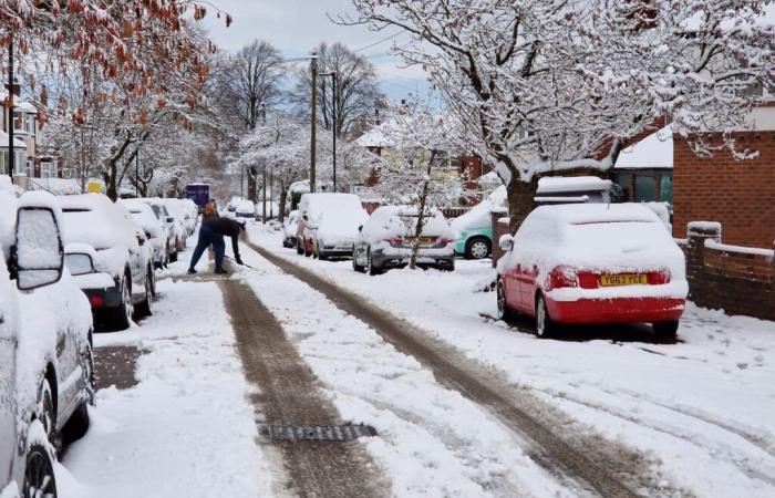 Aquí hay las actualizaciones que necesita y todas las fotografías del repentino día de nieve en Sheffield.