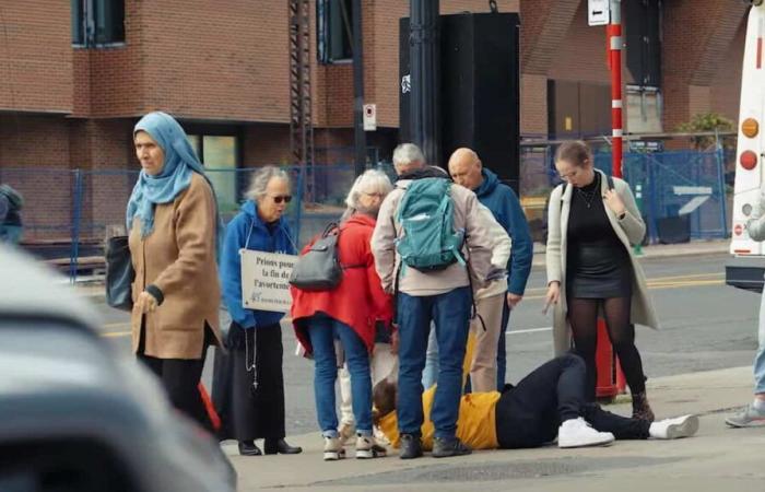 Los franceses prueban de forma muy violenta si los quebequenses “tienen buen corazón”