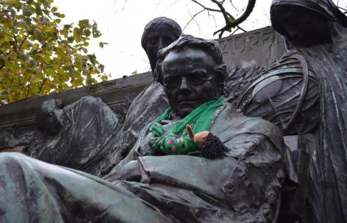 Así celebran el Día Internacional del Hombre en Gante: las estatuas reciben un portabebés (Gante)