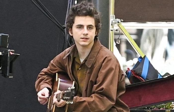 Timothée Chalamet hace temblar al equipo de filmación al cantar Bob Dylan sin reproducción