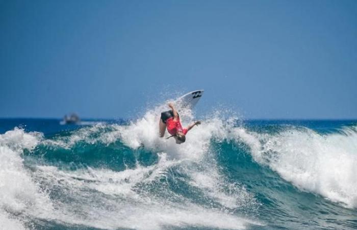 Una triple competición de surf en la Isla de la Reunión en lugares seguros para evitar los tiburones