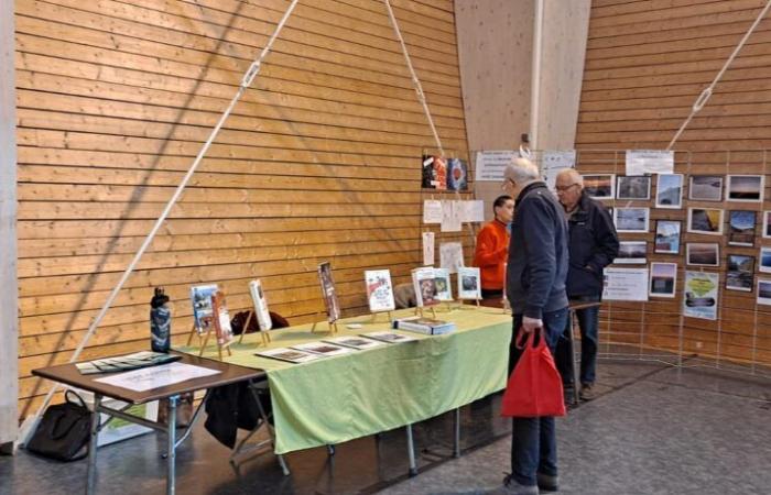 ÉTANG-SUR-ARROUX: El liceo Naturaleza y Bosque de Velet presente en la feria del libro de Etang-sur-Arroux