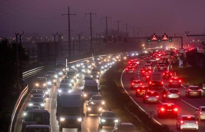 120 mujeres políticas se movilizan a favor de las carreteras