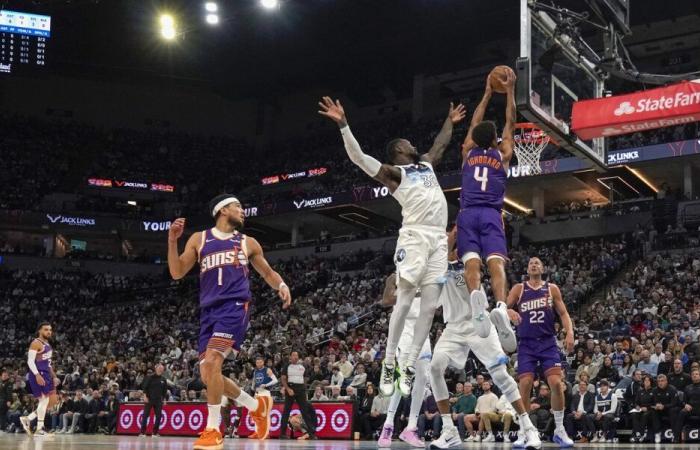 Los Suns iniciarán con dos grandes hombres para culminar el duelo consecutivo contra el Magic