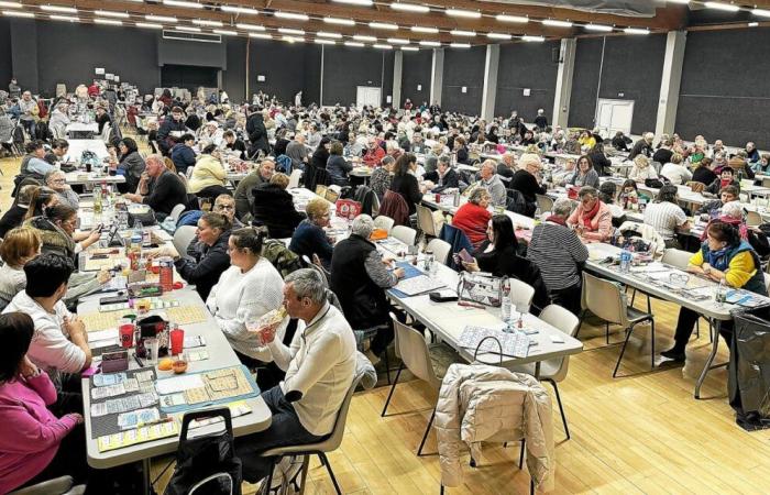 En Caudan, los fans de Johnny reúnen a 500 jugadores para su lotería