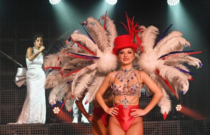 Pedrería, lentejuelas y plumas… el cabaret vuelve a la zona de Pau